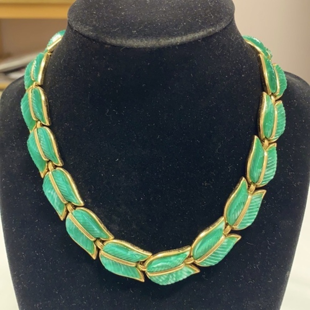 Vintage Bakelite Green and Gold Necklace Art Deco